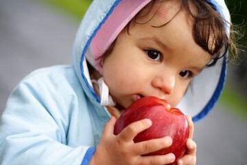manger des fruits non lavés comme cause d'une infection parasitaire