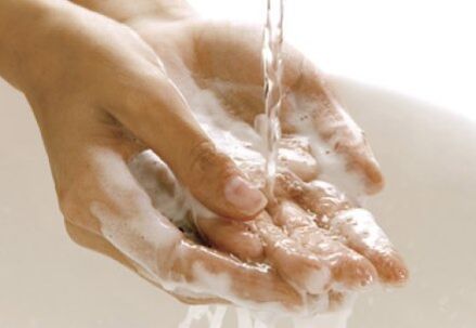 l'hygiène des mains protège contre l'entrée de parasites dans le corps